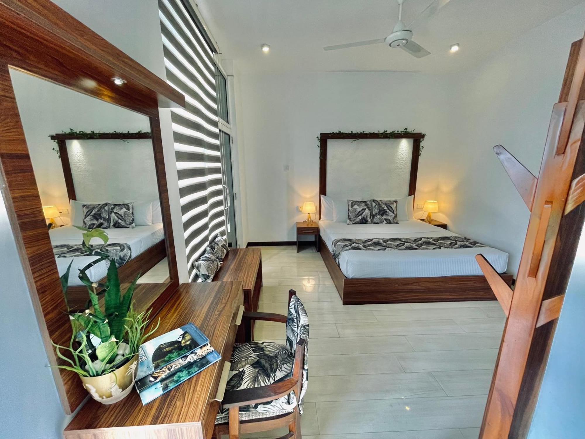 8 Plus Motels Νεγκόμπο Εξωτερικό φωτογραφία
